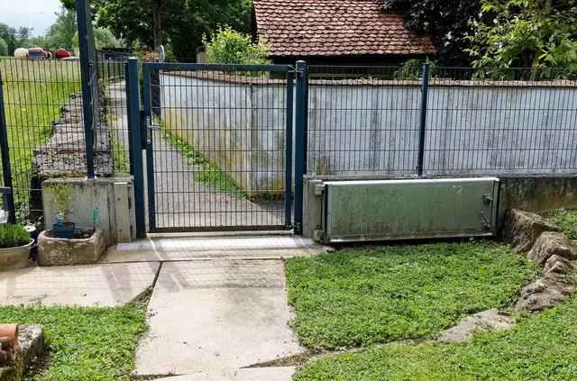 Garten mit Hochwassertor | Foto: WKY