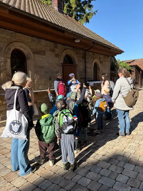 Einführungsrunde vor dem Backhaus | Foto: Foto: privat