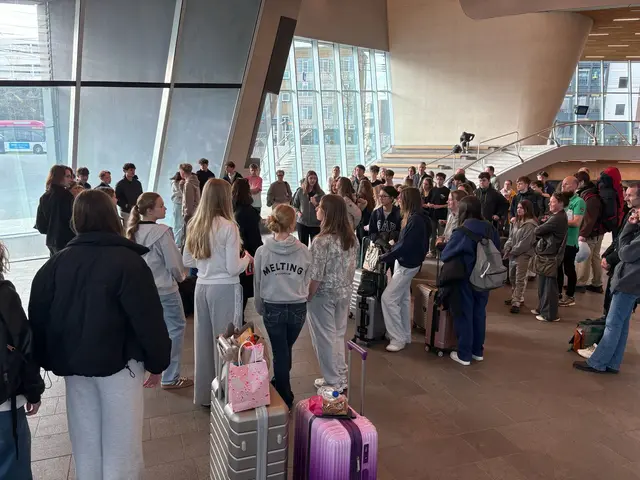 Abschied von den Austauschpartnerinnen und -partnern am Bahnhof Arnhem. | Foto: Laureen van Gee