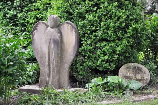 Hier wacht ein Engel über den Garten. | Foto: Daniela Somers