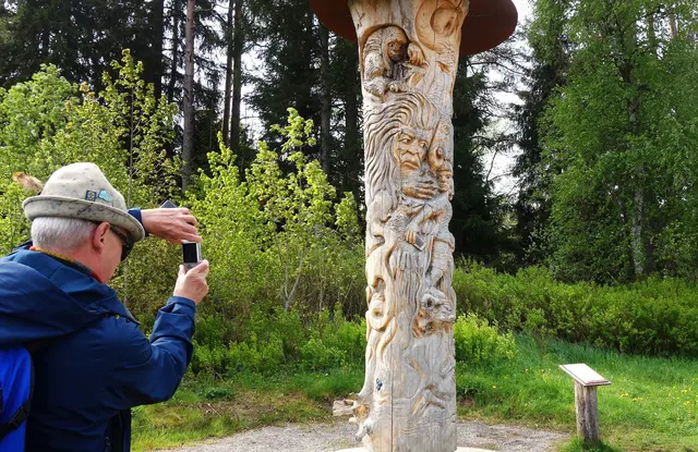 Moorfiguren aus Holz. | Foto: Isolde Reitz