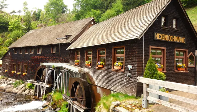Die Hexenlochmühle ist die einzigste und schönste, mit zwei Wasserrädern betriebene Mühle im Schwarzwald. | Foto: Isolde Reitz