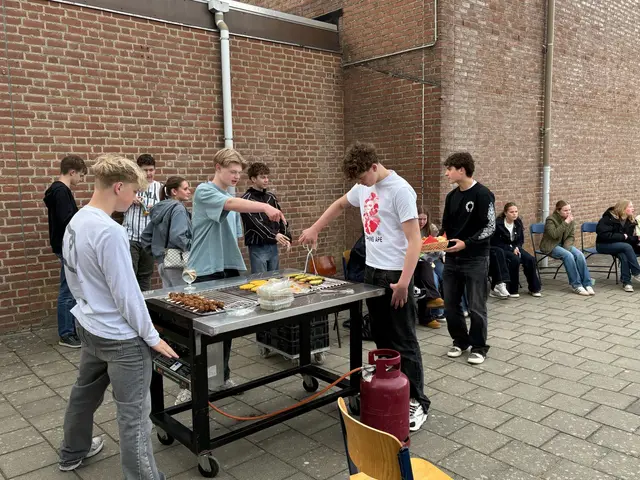 Zum Abschluss der Woche gab es eine Grillparty | Foto: Laureen van Gee