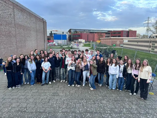 25 Eppinger Schülerinnen und Schüler verbrachten eine spannende Austauschwoche bei ihren niederländischen Gastgeberinnen und Gastgebern in Bemmel. | Foto: Laureen van Gee