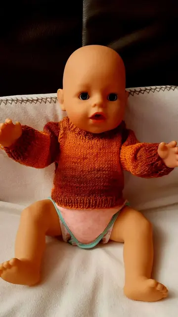 Auch die Puppen der Enkelkinder werden bestrickt | Foto: WandernGabyErich