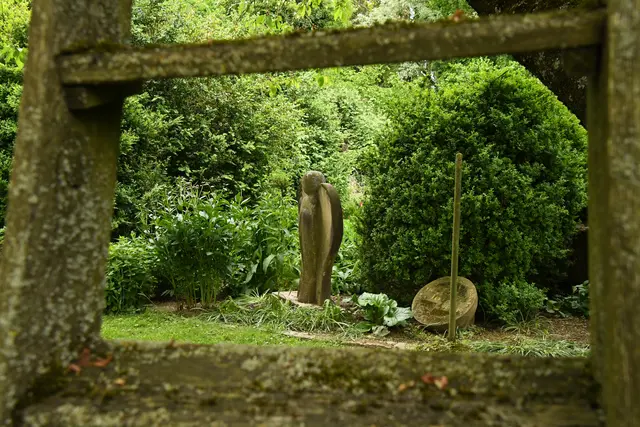 Auch der Engel hat einen Platz in Beates Garten gefunden | Foto: JuKo