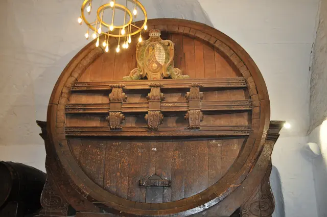 Dieses Fass ist noch nicht das große Fass. Obwohl es ja auch schon 195.000 Liter fassen würde. Es wurde 1664 unter Karl Ludwig gebaut. | Foto: Daniela Somers
