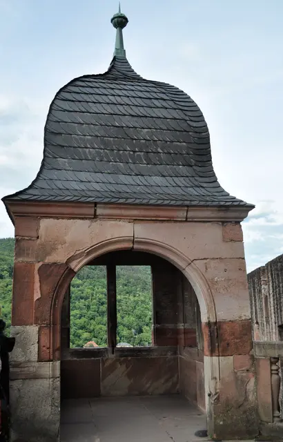 Einer der frühbarocken Pavillons die an den Ecken der Aussichtplattform stehen. | Foto: Daniela Somers