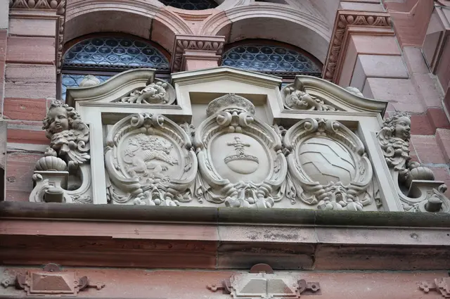 Wappen an der Fassade.  | Foto: Daniela Somers