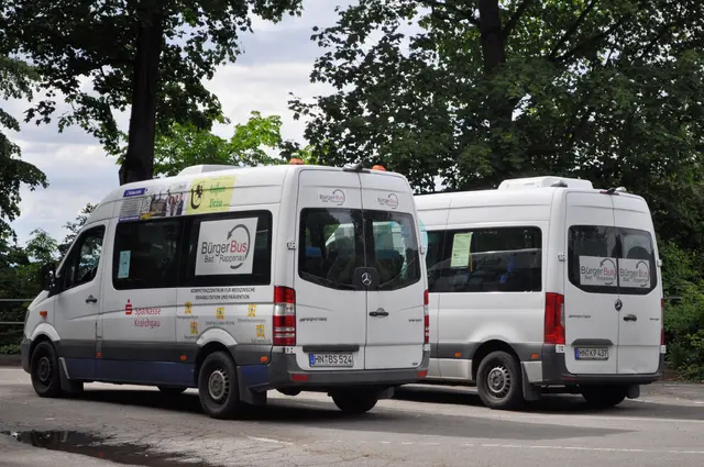 Mit gleich drei Kleinbussen gings nach Heidelberg zum Schloss. | Foto: Daniela Somers