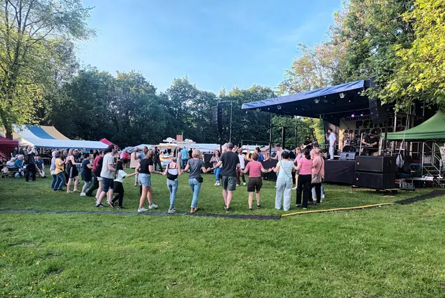 Sonniges Wetter und tolle Stimmung im Revierpark Nienhausen | Foto: MLPD