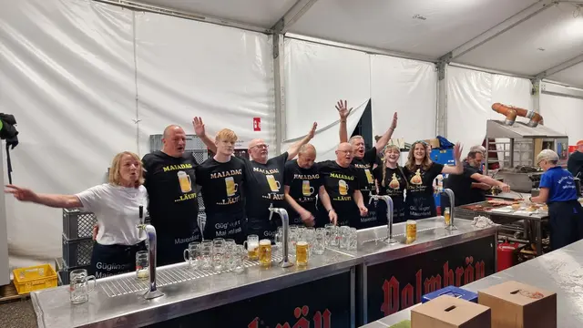 Das Bier floss bei der Helferschicht am Abend. Auch deshalb war die Stimmung beim Team vom Musikverein und TSV wieder einmal hervorragend | Foto: MVG