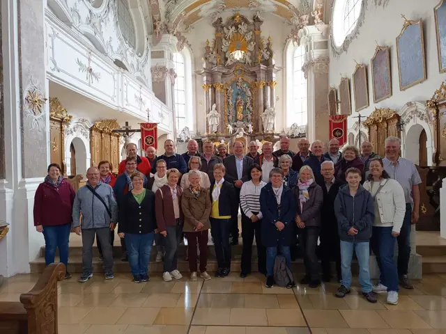 Wiedersehen der Vereinsmitglieder des GV Liederkranz Eberstal mit Pfarrer Morgen in Erbach | Foto: Privat