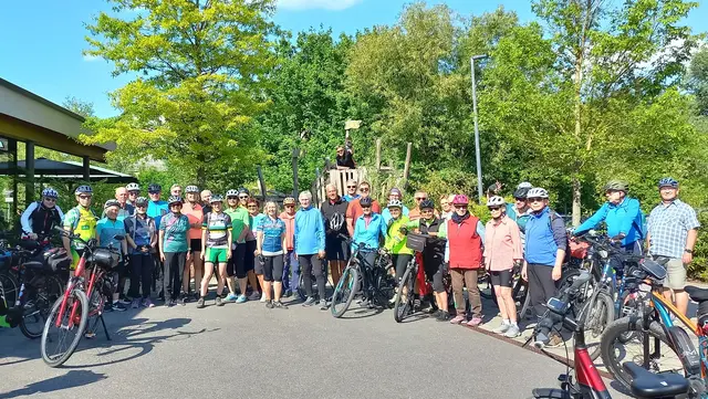 Die Radlerinnen und Radler des AOK-Radtreff in Neuenstadt | Foto: Claudia Bressler