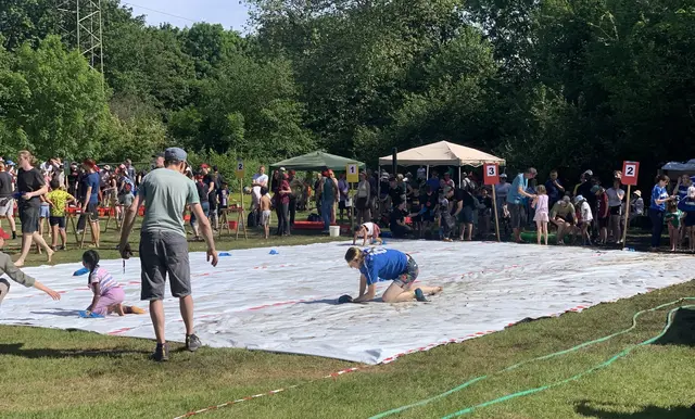 Unter dem Motto "Freundschaft im Wettkampf" beteiligten sich 13 Teams an den "Spielen ohne Grenzen" | Foto: MLPD