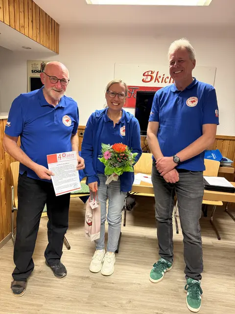 Vorstand und scheidende Schriftführerin | Foto: privat: L. Schmetzer