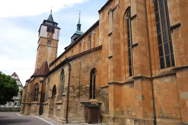 Die Bartholomäuskirche mit Glockenturm. | Foto: I. Reitz