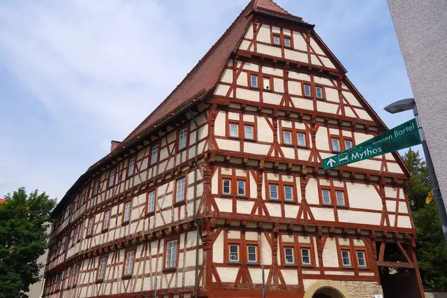 Das mächtige, um 1258 erbaute Spital. | Foto: I. Reitz