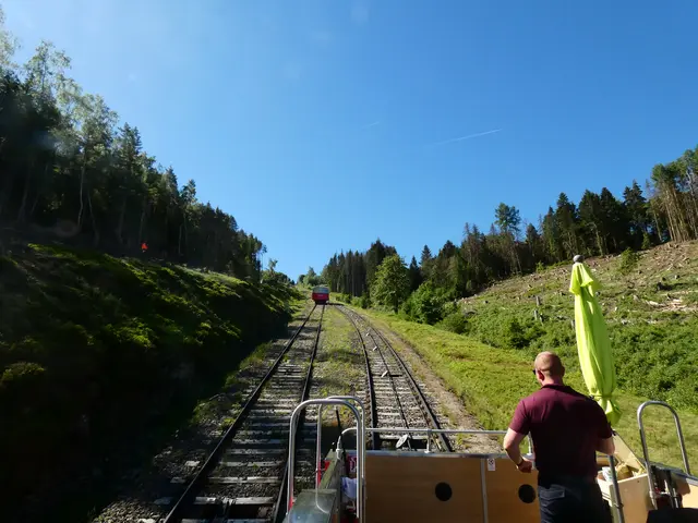 Hier kann man gut sehen,  dass die Gleise hier zweispurig sind- das ist die Ausweichstelle.  | Foto: sigischlottke
