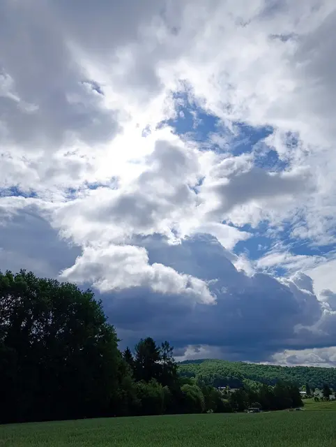 Wenn die Wolken stellenweise auch bedrohlich wirkten, es war wunderbares Wanderwetter auf dem Weg zum Fingerhut Ei | Foto: Aurelia Kling