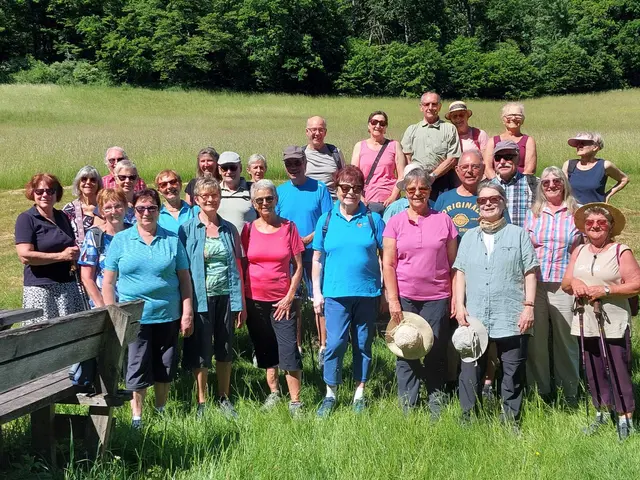 30 Wanderinnen und Wanderer nahmen bei schönstem Wetter an der Mai-Seniorenwanderung des Schwäbischen Albvereins, Ortsgruppe Untersteinbach bei Neunkirchen teil. Wanderführer waren Martin und Elvira Schenker. | Foto: Schwäbischer Albverein, Ortsgruppe Untersteinbach / Dietmar Binder