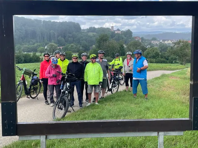 Rast am hölzernen Bilderrahmen Waibstadter Berg.  | Foto: SE