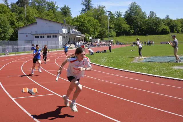 Beim Staffellauf gaben die Unterstufenschülerinnen und -schüler alles. | Foto: Robinson Carvajal