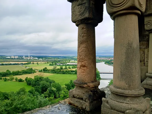 Blick von den Palas-Arkaden ins Neckartal.  | Foto: sigischlottke