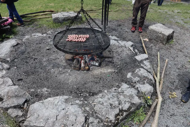 Wildschweinbratwürste auf dem Grill | Foto: Marga Specht