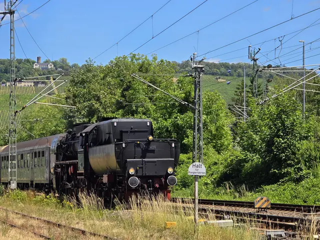 Rückfahrt von Heidelberg nach Heilbronn mit Tender voraus, Samstag um 13.05 Uhr.
Mein Standort: Bildungscampus neben den Gleisen. | Foto: Heidrun Rosenberger