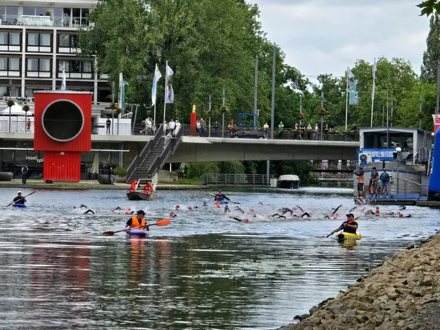 Währenddessen ist schon der zweite Start im Wasser erfolgt. | Foto: Heidrun Rosenberger