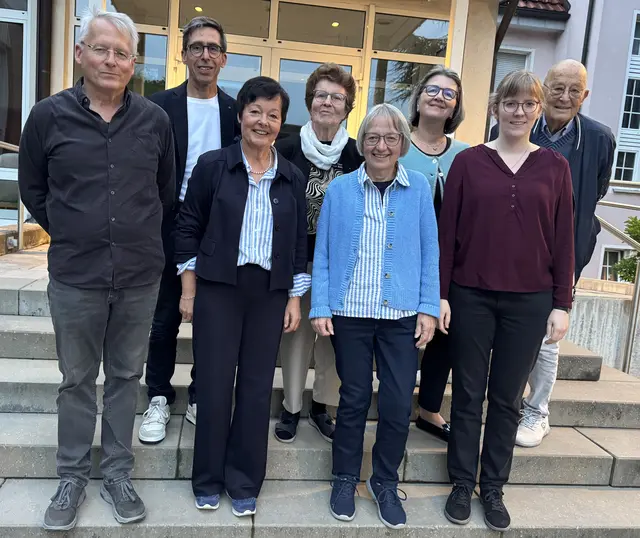 Mitglieder und Vorstand des Fördervereins Kirchenmusik an der Johanneskirche; Vorsitzende Jacqueline Sefranek und Bezirkskantorin Vera Klaiber vorne 2. und 4. von links. | Foto: Hanne Gloger