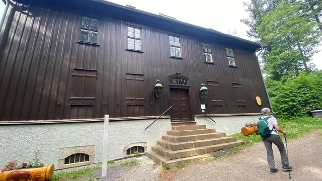 Jagdhaus Gabelbach  - es wurde 1783 in aller Eile erbaut und diente Karl August und seiner Jagdgesellschaft als Gästehaus.
Heute ist darin ein Museum untergebracht.   | Foto: Beate Bonte 
