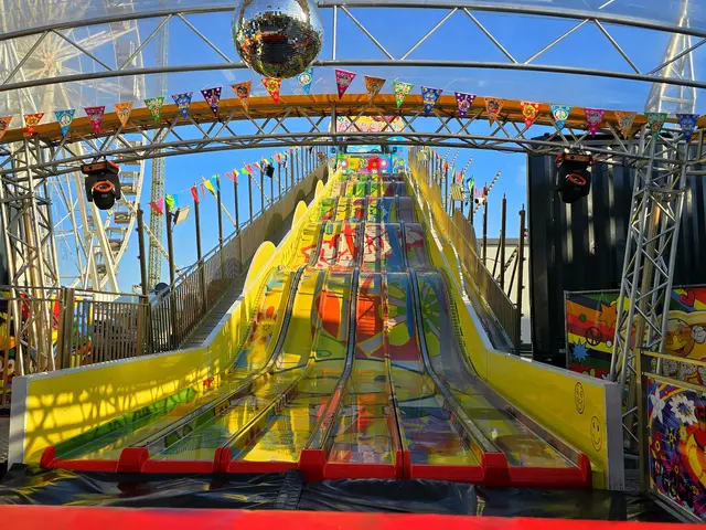 Riesige Rutschen auf dem Heilbronner Volksfest