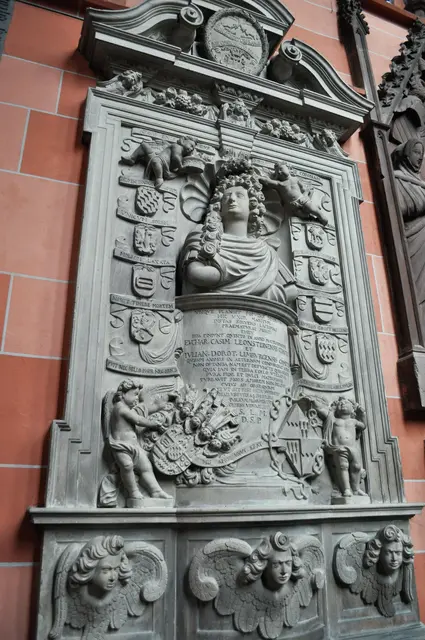 Die Kirche ist reich mit Grabdenkmälern und Grabplatten des Wertheimer Adelsgeschlechts ausgestattet. | Foto: Daniela Somers