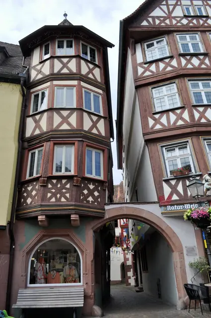 Wohn-und Geschäftshaus aus dem 16. Jahrhundert. Das Haus ist als Sitz der Ritter von Gebsattel urkundlich erwähnt. | Foto: Daniela Somers