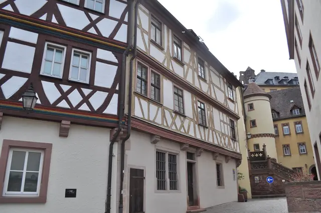 Der Klinkards- und Rankenhof ist ein schlossartiges ehemaliges Herrenhaus mit Treppenturm aus dem 15. Jahrhundert. Zeitweise wurde es als Rathaus genutzt. Heute ist dort das Grafschaftsmuseum. | Foto: Daniela Somers