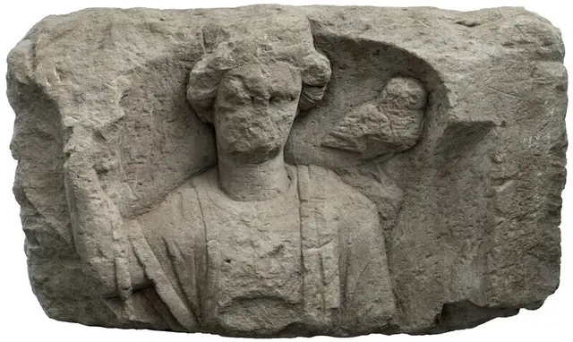 Minerva mit Eule auf einem Viergötterstein aus Güglingen. | Foto: &copy; Ortolf Harl, Ortolf Harl