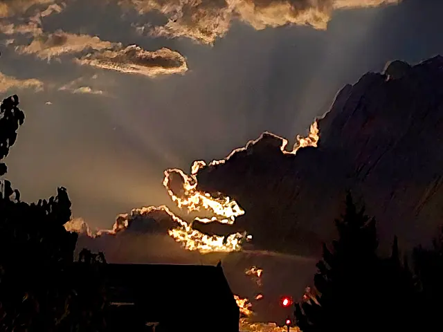 hat es der Mond richtig schwer, sich zu behaupten.  | Foto: Heidrun Rosenberger 