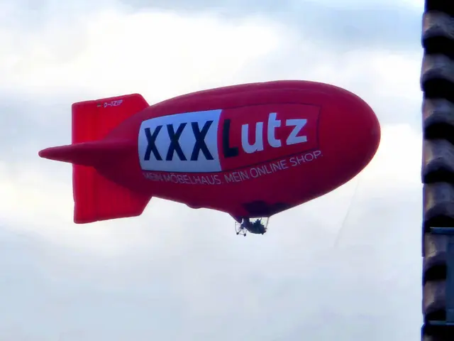 Zeppelin über Heilbronn  | Foto: Heidrun Rosenberger 