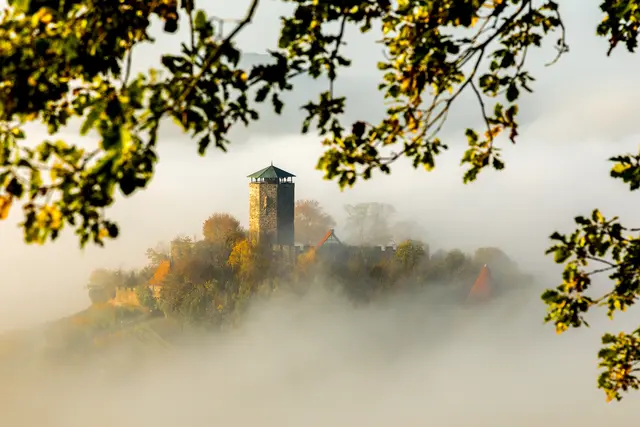 Burg Hohenbeilstein bei Sonnenaufgang. | Foto: Egon Groß