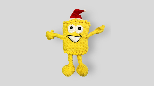 So sah unser erster 3D-Versuch aus!

Wissenswertes hinter den Kulissen: Bevor unser Maskottchen Mauli als cooler, vollanimierter 3D-Star im Video glänzte, musste er den Praxistest bestehen.

Dürfen wir vorstellen? Das ist der "Strick Mauli". Er ist nicht nur super kuschelig, sondern diente unserem Team als allererster physischer 3D-Prototyp! Er hat uns geholfen, Form, Licht und Schatten zu definieren, bevor die Software ins Spiel kam.

Von Hand gestrickt zu KI-optimiert – das ist die Transformation, für die wir mit der Auszeichnung für zukunftweisende Erfolge prämiert wurden!

#Mauli3D #Prototyp #Digitalisierung #HinterDenKulissen #SchwabenFood | Foto: HEILBRONN│SCHWABENFOOD Kaufmännische Übungsfirma