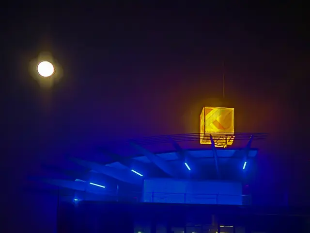 Vollmond überm K3 in Heilbronn  | Foto: Heidrun Rosenberger 